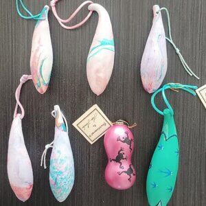 HANDPAINTED GOURD CHRISTMAS TREE ORNAMENTS GOURDAMENT BY LISA LARRIBA 1996 1997